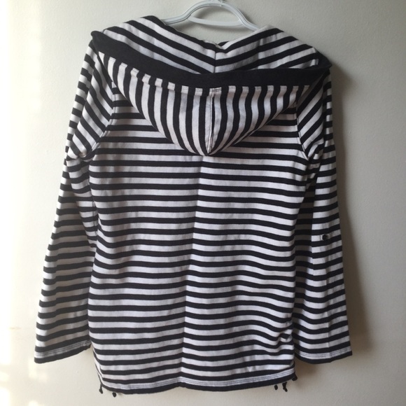 Black and white hoodie - Picture 3 of 3